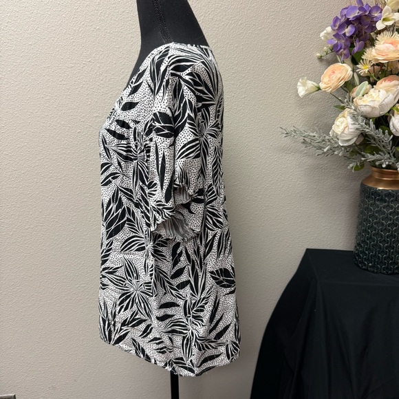 Como Blu 1X Black White Tropical Leaf Print Blouse V Neck Casual Summer Top - Picture 3 of 9